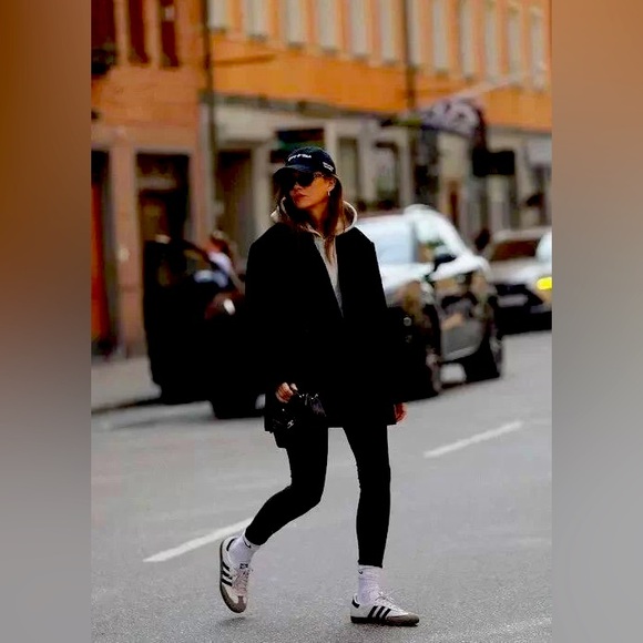 Adidas Sambas - Picture 1 of 5